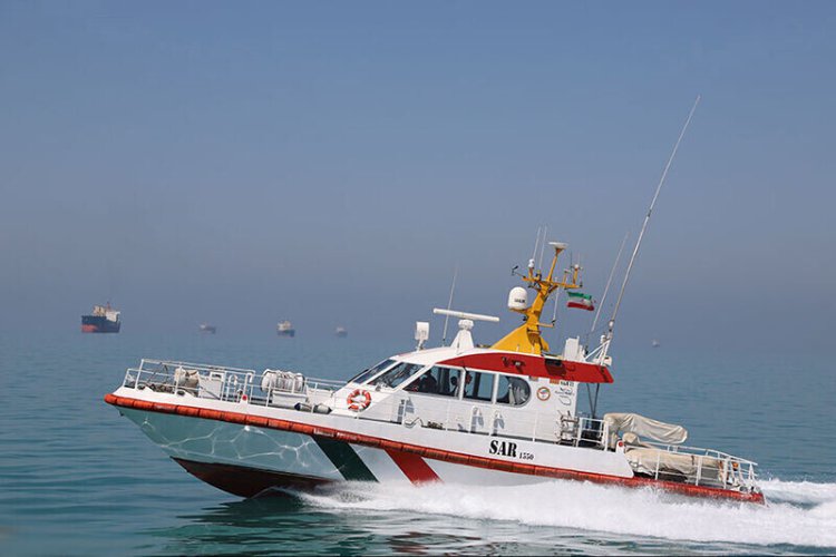 ۱۳ نفر از سرنشینان ۲ شناور حادثه دیده در خلیج فارس نجات یافتند