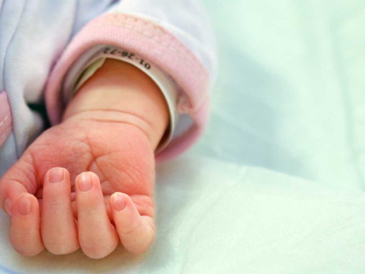ابتلای نوزاد رها شده در سطل زباله‌ به عفونت‌ داخلی