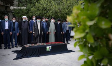 رهبرمعظم انقلاب بر پیکر حجت‌الاسلام دعائی نماز اقامه کردند