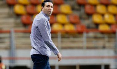 سکوت نکونام  شکست