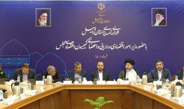 وزیر اقتصاد: ارز ۴۲۰۰ تومانی با تصمیم همگرایانه سه قوه حذف شد