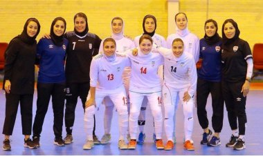 عجیب‌ترین بازی تیم زنان؛ 2 تیم و یک مربی!