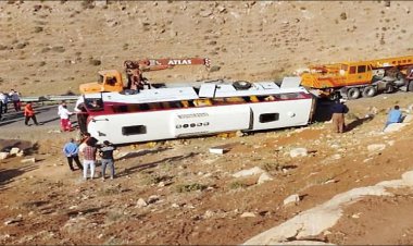 واژگونی اتوبوس در خراسان رضوی