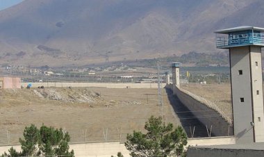 زندان عادل آباد شیراز  عاقبت  به خارج از شهر انتقال می‌یابد