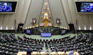 نامه نمایندگان مجلس به رهبر معظم انقلاب | از افزایش بیرویه طرحها جلوگیری میکنیم