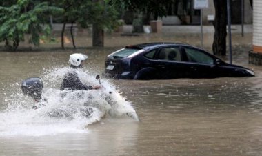 ببینید| جت‌اسکی‌سواری مردم در خیابان‌های برزیل بعد از سیل مهیب!