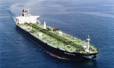 رفع توقیف نفتکش ایرانی در یونان