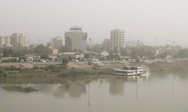 ناهماهنگی در اعلام تعطیلی‌های گرد و غبار اهواز "جوک" شده است