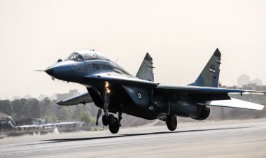 ببینید| سقوط هواپیمای «اف-۱۴» ارتش در اصفهان