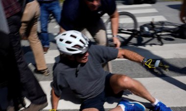 زمین خوردن بایدن بعد از دوچرخه‌سواری