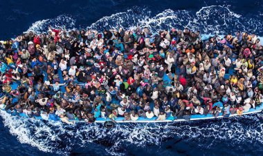 قمار میان رفتن و ماندن