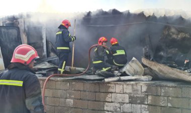 مهار حریق انبار روغن خودرو در شیراز