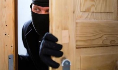 سرقت 8 میلیاردی از زنی که پس از ماجرای صندوق امانات دارایی‌اش را در خانه پنهان کرد!