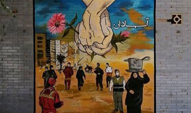 رسم نقاشی دیواری با موضوع متروپل در آبادان