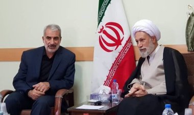 امام جمعه شیراز: رتبه‌بندی معلمان انجام شود تا فرهنگیان احساس کرامت کنند