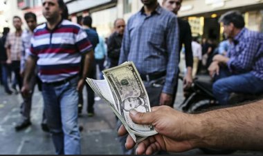 شایعه در بازار دلار ایران /پای قاچاق ارز در میان است