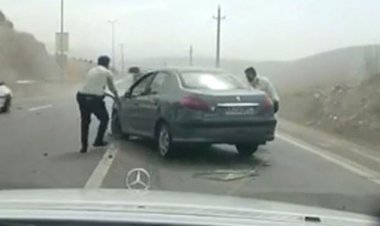 ببینید | لحظه ترسناک آتش‌سوزی مگان وسط اتوبان