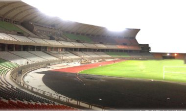 ورزشگاه پارس را نیمه‌تمام افتتاح کردند