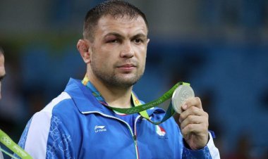 پس از ۱۰ سال هفتمین مدال طلای ایران از المپیک لندن به تهران رسید