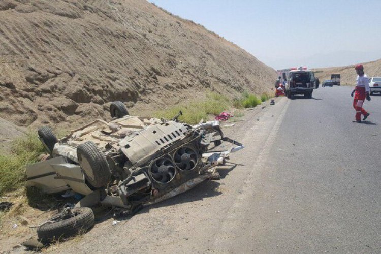۱۱ کشته و مصدوم در حادثه واژگونی خودرو در داراب