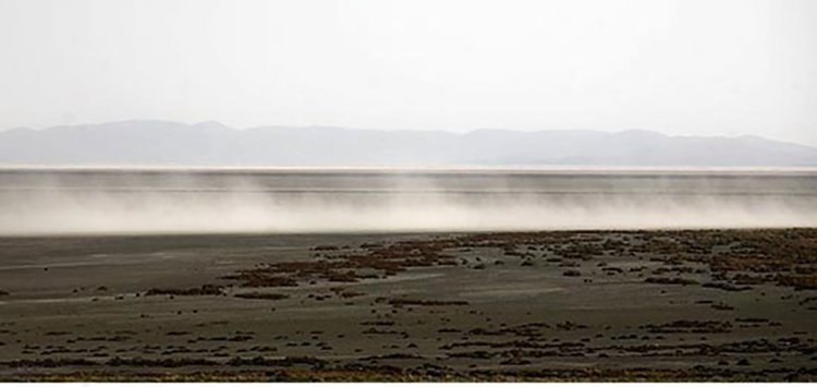خشکی تالاب‌ها، شیراز را با ریزگرد نمک مواجه کرده است