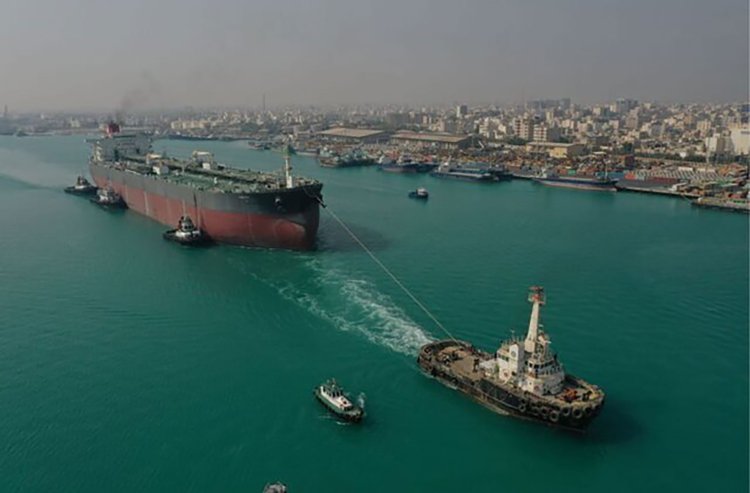 پایان موفقیت‌آمیز عملیات یدک کشی کشتی افرامکس در بوشهر