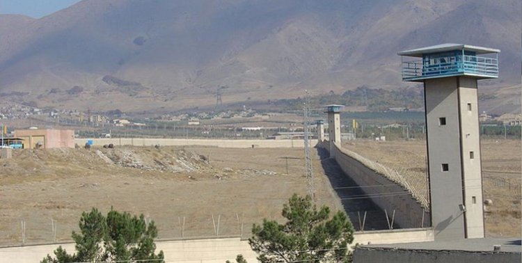 زندان عادل آباد شیراز  عاقبت  به خارج از شهر انتقال می‌یابد