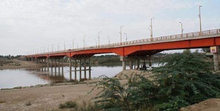 ادامه ترافیک سنگین در ساحلی اهواز/ وعده و وعیدها برای تعمیر پل ششم