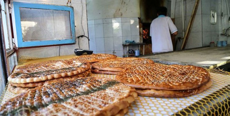 کاهش فعالیت نانوایی‌های شیراز، کم شدن سهمیه آرد یا فروش در بازار آزاد؟