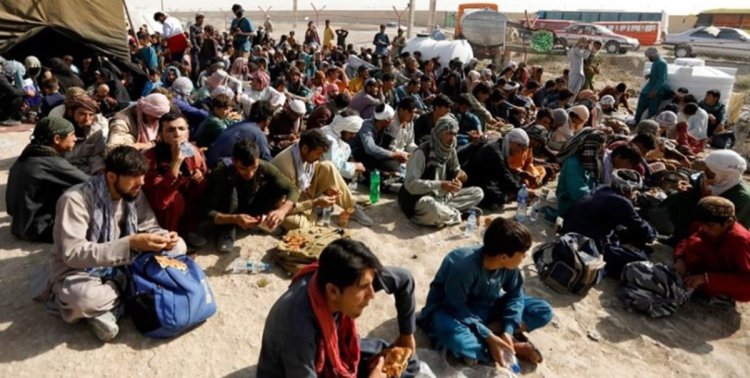 طالبان: روزانه هزار مهاجر افغانستانی از ایران به کشور برمی‌گردند