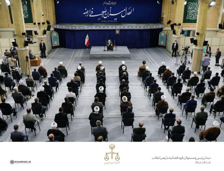 رهبر معظم: اداره‌ شورای انقلاب به عهده‌ آقای بهشتی بود
