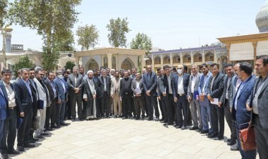 فرمانداران استان فارس، خادم افتخاری حرم مطهر حضرت احمدبن موسی(ع) شدند 