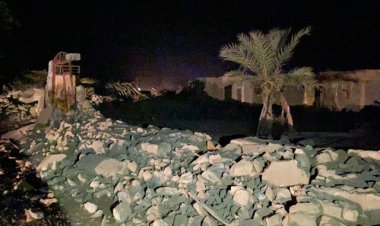 ببینید| شکاف خیابان بر اثر زمین‌لرزه در هرمزگان!