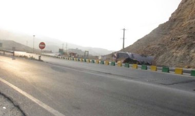 محور بندر خمیر- بندر لنگه همچنان مسدود است