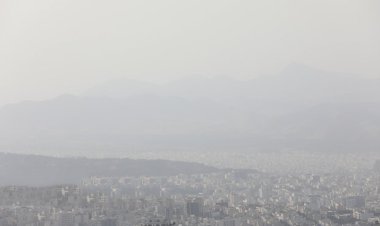 هوا در شیرازهم  گردوخاکی شد