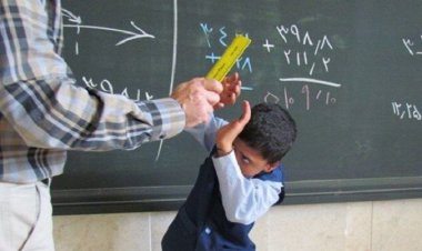 ببینید| تصاویر کتک زدن وحشیانه یک دانش‌آموز توسط معلم