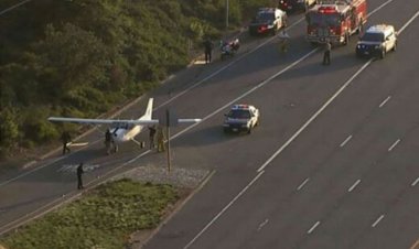 ببینید | لحظه فرود اضطراری یک هواپیما در بزرگراه به دلیل از دست دادن موتور