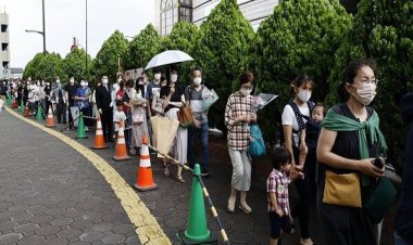 صف طولانی ژاپنی ها برای ادای احترام به شینزو آبه    