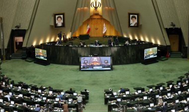 سه شنبه؛ بررسی دو فوریت لایحه ضد تورمی دولت در مجلس       