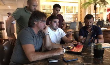 مرد پرتغالی با همسری ایرانی در استقلال!