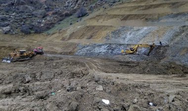 معاون وزیر صمت: ۲۵۰ هزار کیلومتر مربع معدن در کشور در دست اکتشاف است