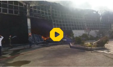 ببینید | آتش‌سوزی در کارخانه مبل شمس‌آباد | ۵ سوله سوخت