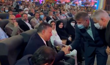 صحنه عجیب از برخورد علی دایی و وزیر ورزش