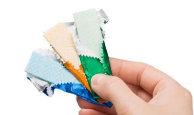 آیا بلع آدامس خطرناک است؟