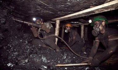 ادامه عملیات نجات دو محبوس شده در معدن کرومیت/بیل مکانیکی نجات‌گر هم زیر آوار ماند 