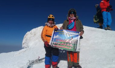 دو بانوی کوهنورد استان فارس بر فراز قله آرارات