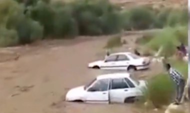 ببینید| لحظه غافلگیر شدن مردم هنگام سیل رودبال
