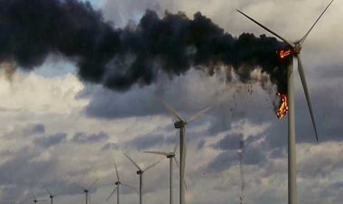 ببینید| تصاویر آتش‌سوزی توربین بادی در آمریکا