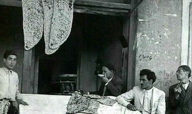 تصویری از نانوایی سنگکی و بربری در تهران 120 سال پیش