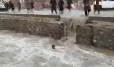 تلاش برای نجات جان یک شهروند در مسیل محله «شیرآباد» زاهدان